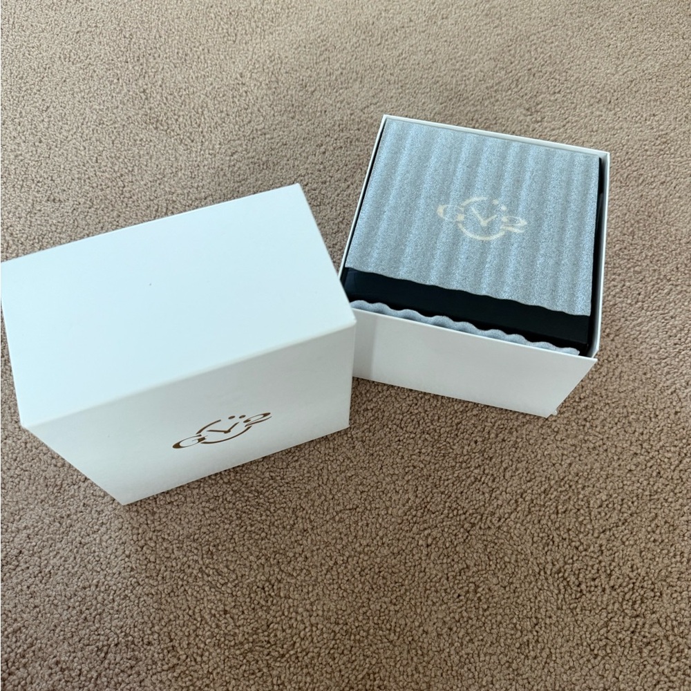 GV2 Women’s or Men’s Watch Box for Storage or Display. Empty. - Picture 15 of 15